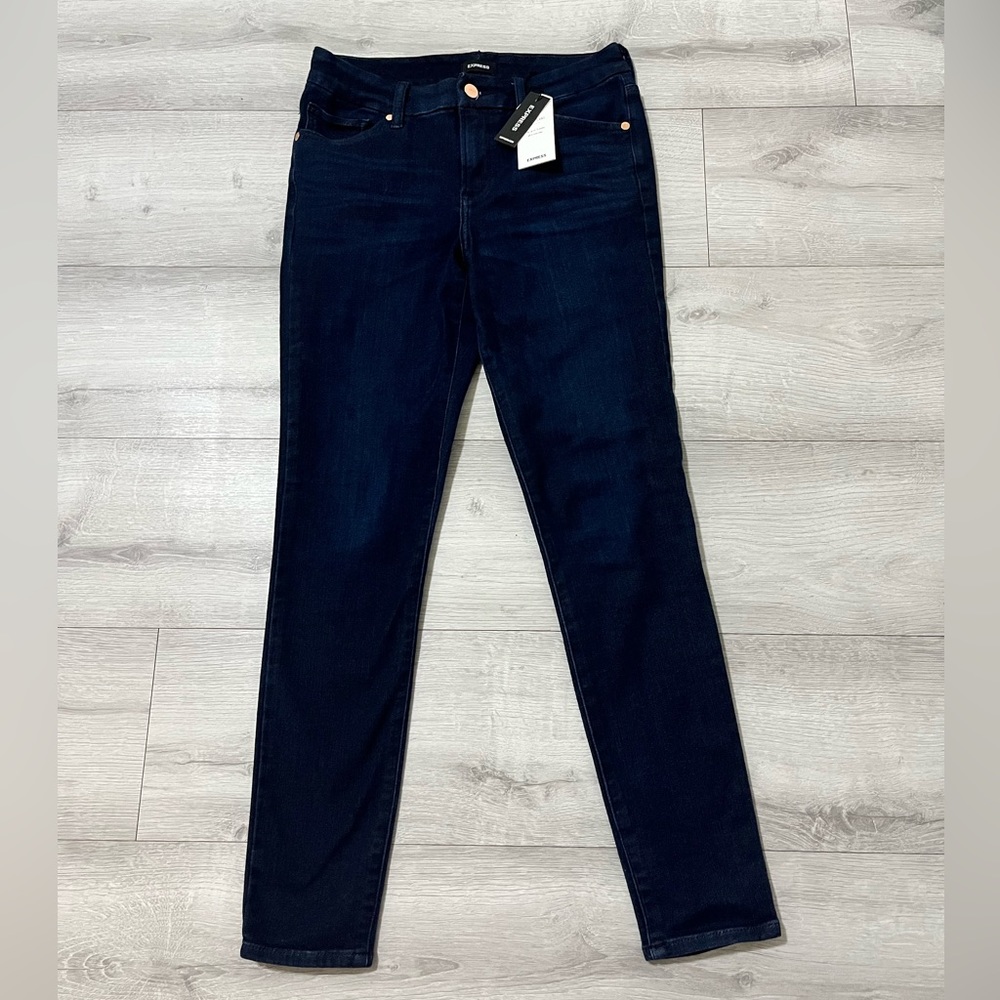 Express Jeans Skinny Mid Rise (ultra stretch) Fits up to 3 sizes 0/2/4